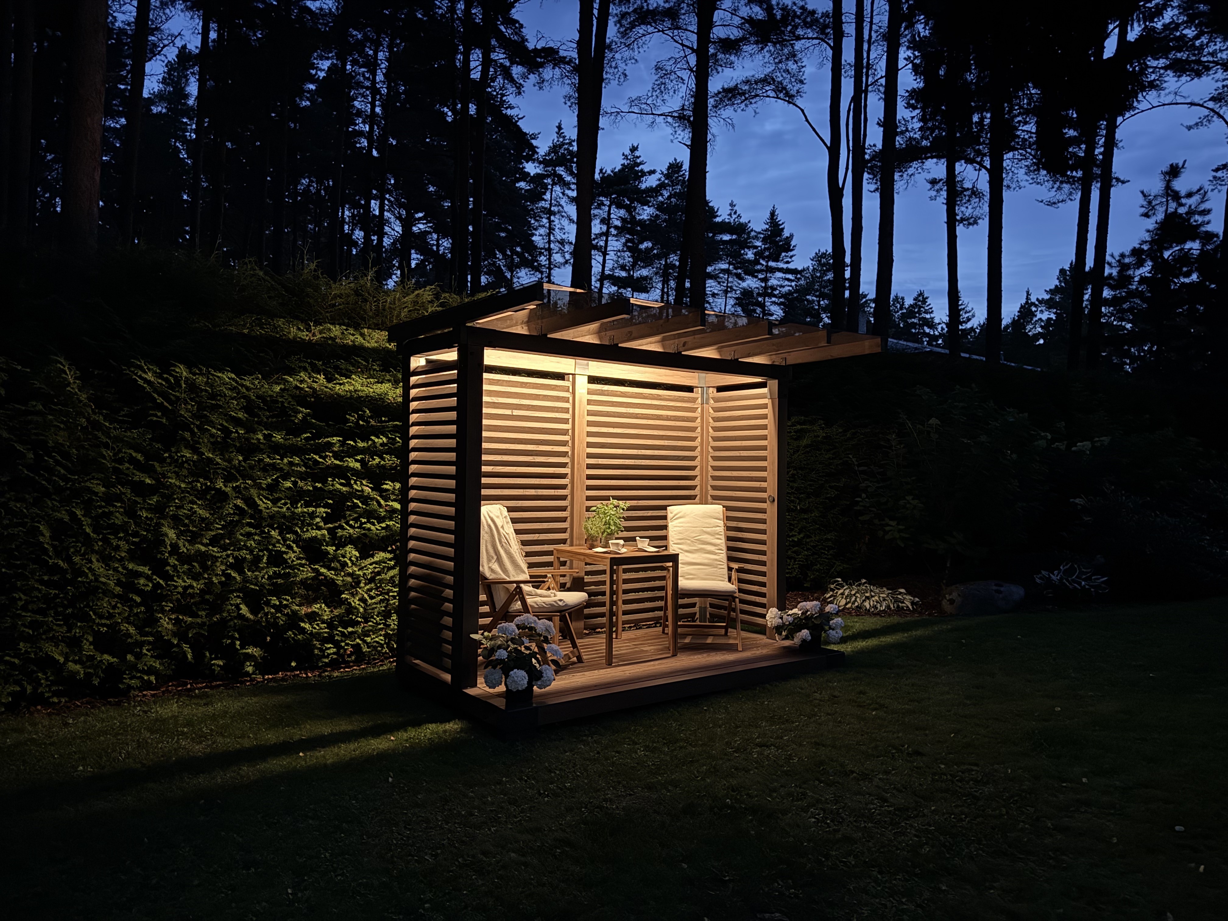Compact iltavalossa lämpimällä integroidulla LED-valaistuksella.